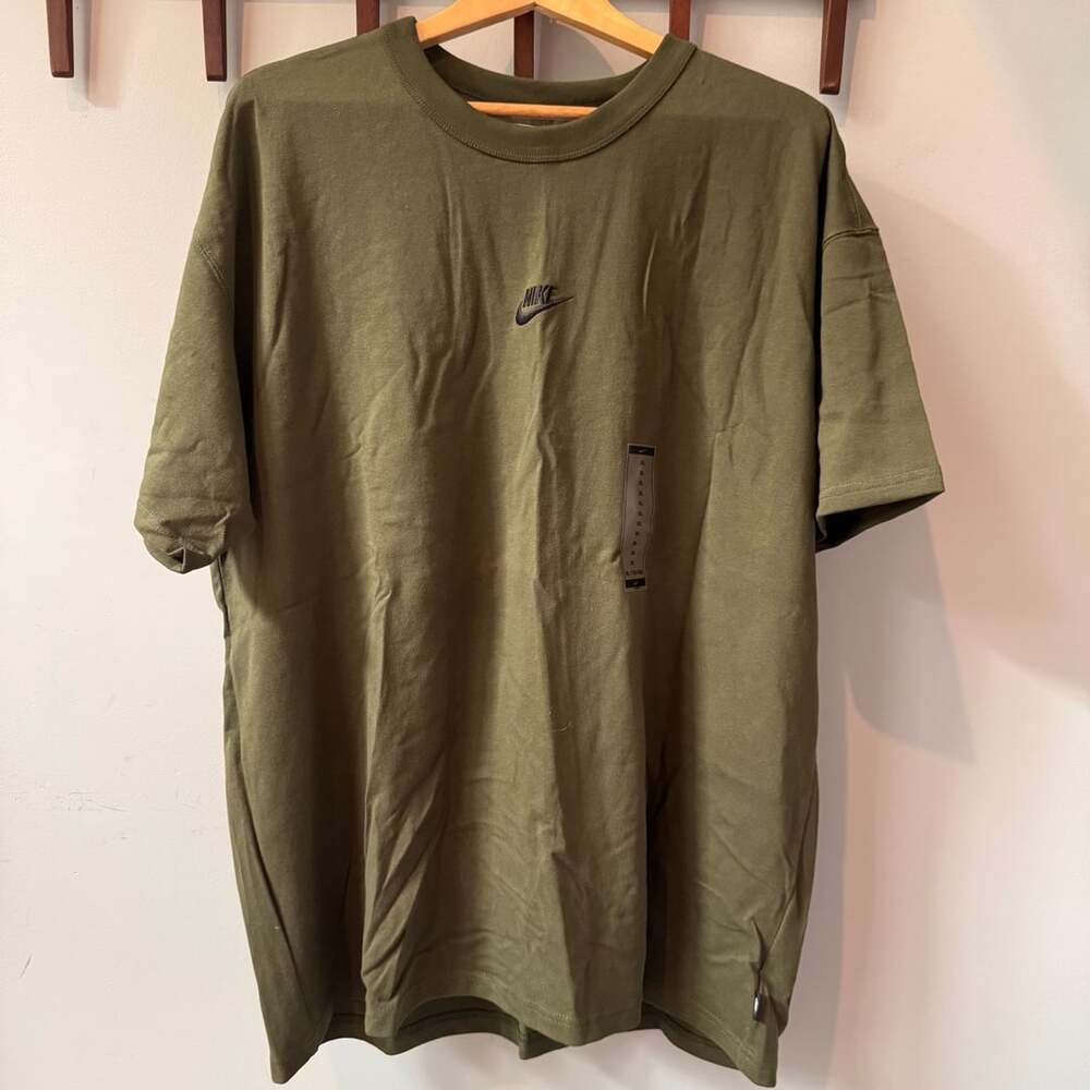 Nike The Nike Tee Size XL Green Loose Fit T-Shirt